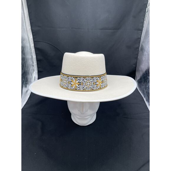 Femsee Wool Hat Sz Medium Cream Color Embroidery Band - Picture 2 of 16